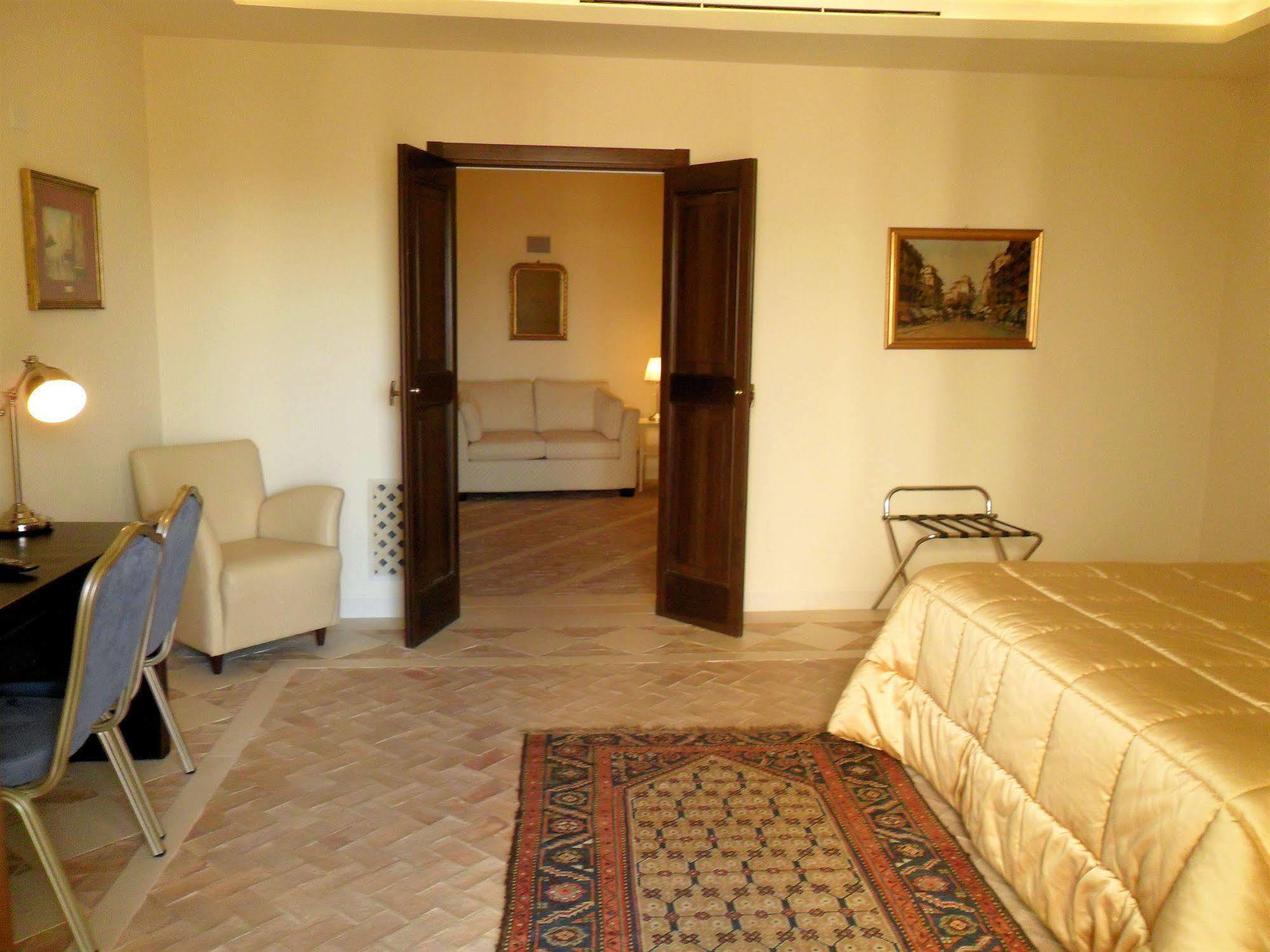 Palazzo Viceconte Hotel Matera Bagian luar foto